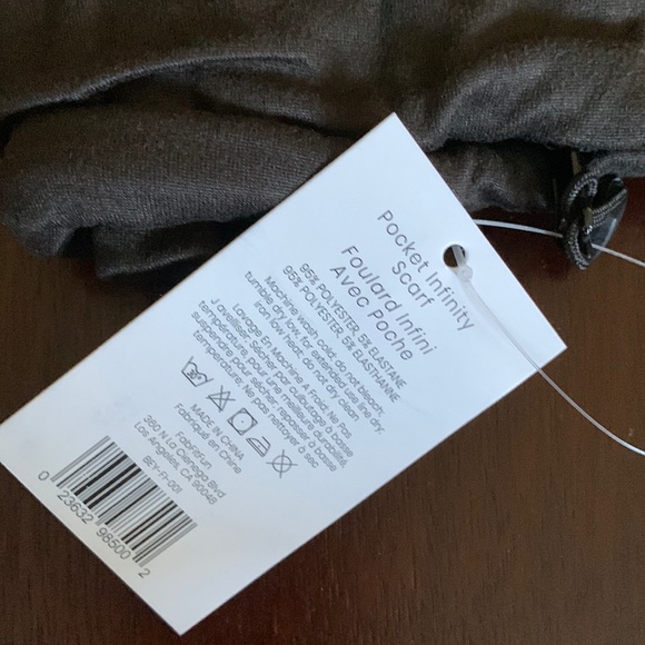 🌺Beyond Yoga Pocket Infinity Scarf Black FabFitFun Collaboration - Picture 4 of 6